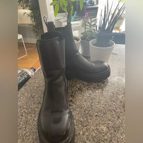 Barely worn H &M platform boots size w8 - Picture 2 of 4